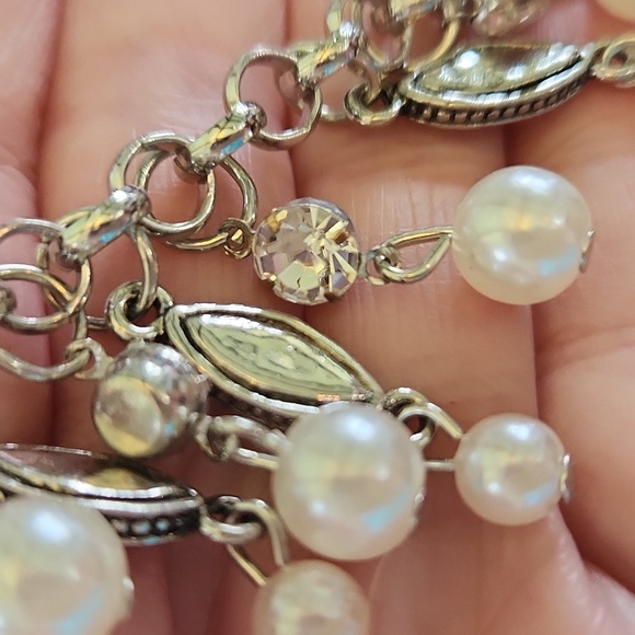 NWT Paparazzi Silver Faux Pearl Rhinestone Necklace Earring Statement Set - Picture 3 of 7